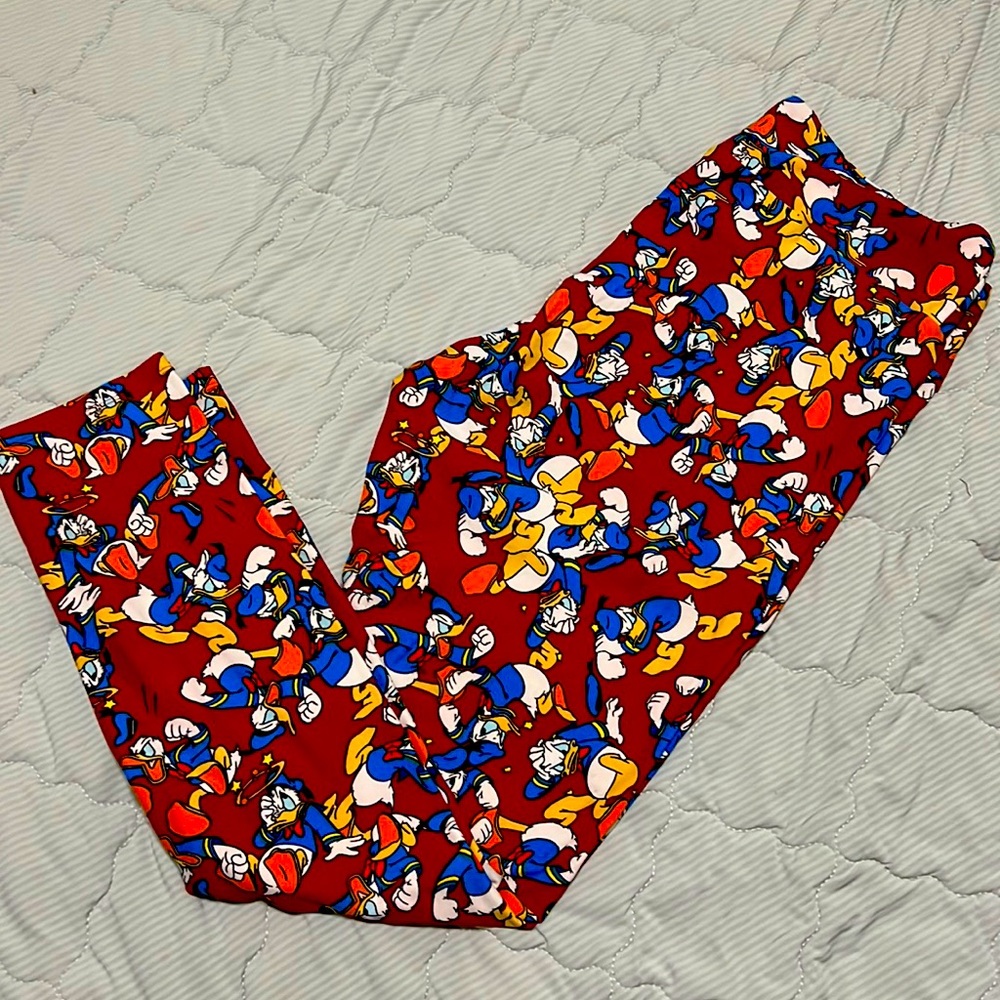 Donald Duck Lularoe Leggings before quality got bad lol